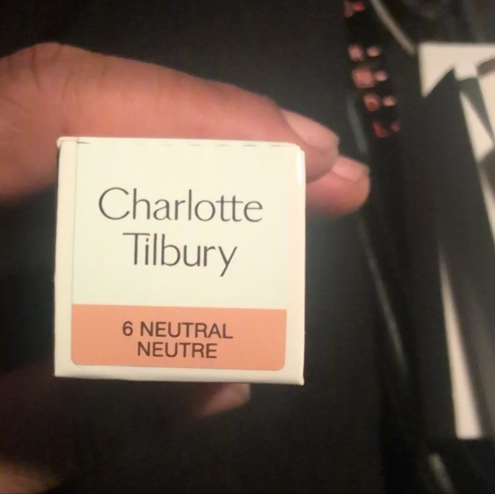 Charlotte Tilbury Beautiful Skin Foundation - 6 Neutral
